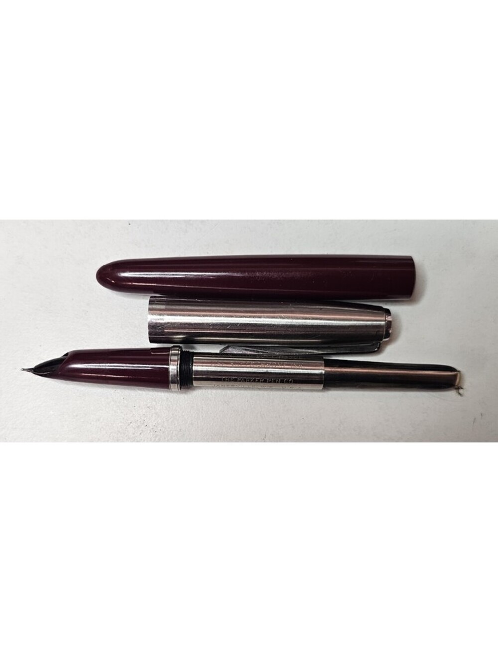1950's Parker 21 Burgundy w/Stainless Steel Cap & Chrome Trim Fountain Pen